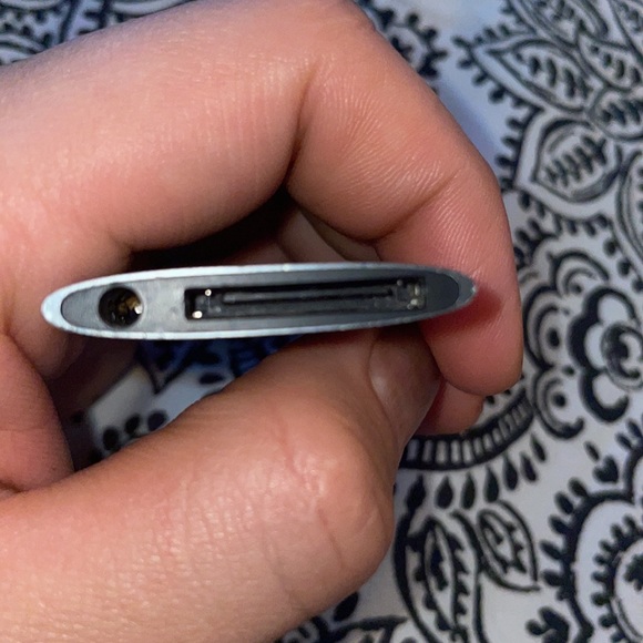 Used Apple Ipod. 8Gb space - Picture 3 of 4